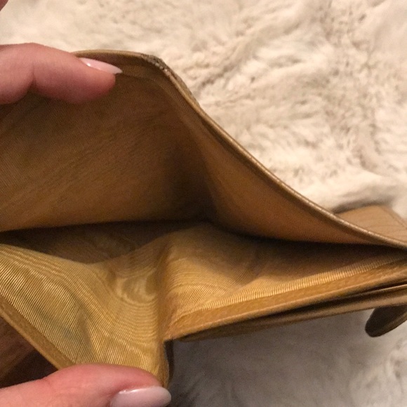 CHANEL - Beige Caviar Bifold Wallet - Picture 7 of 14